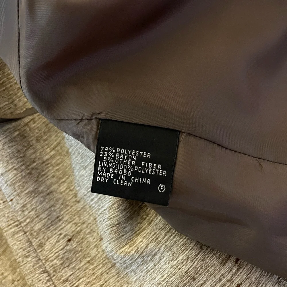 Kasper 3-piece lined light brown skirt suit. Size 12. Slightly worn. $40 - Picture 4 of 6